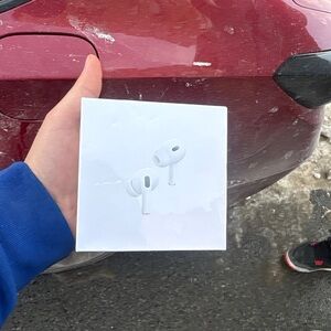 Apple AirPods Pro with White Case